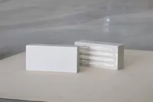 端面楔型耐酸砖与普通瓷砖哪个更耐酸碱？